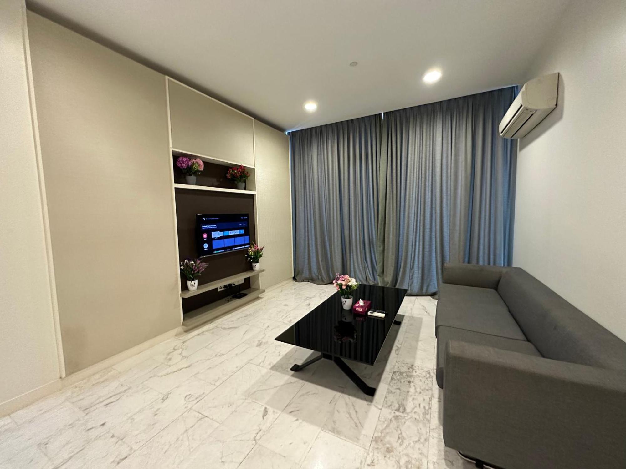 Apartment The Platinum By Cozy White